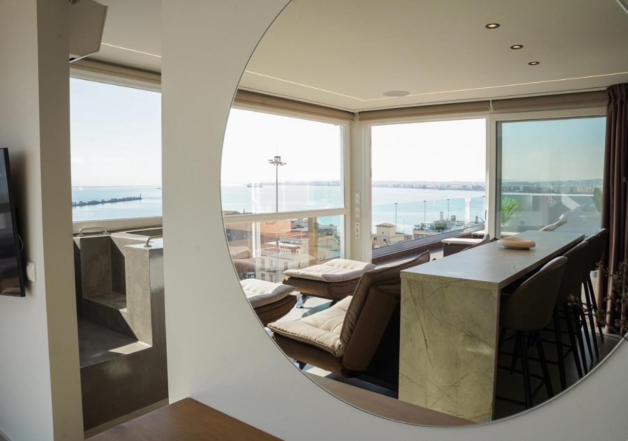Apartment Above Premium Rooftop *
