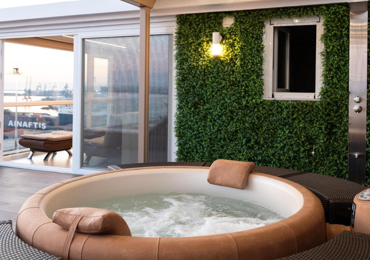 Above Premium Rooftop Apartment *