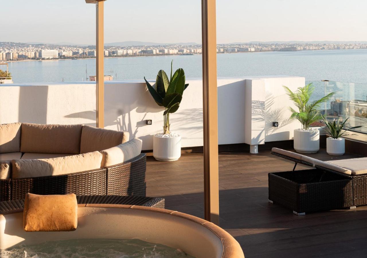 Above Premium Rooftop Apartment *
